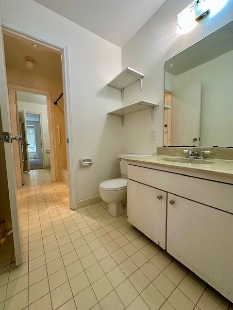 6332 Chevy Chase Drive, Unit 16 Houston, TX 77057 - Photo 29 of 32 a bathroom with a sink toilet and shower