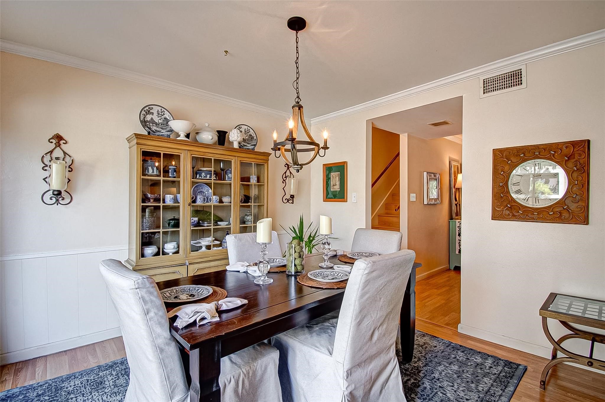 6332 Chevy Chase Drive, Unit 16 Houston, TX 77057 - Photo 3 of 32 a dining room with furniture and window