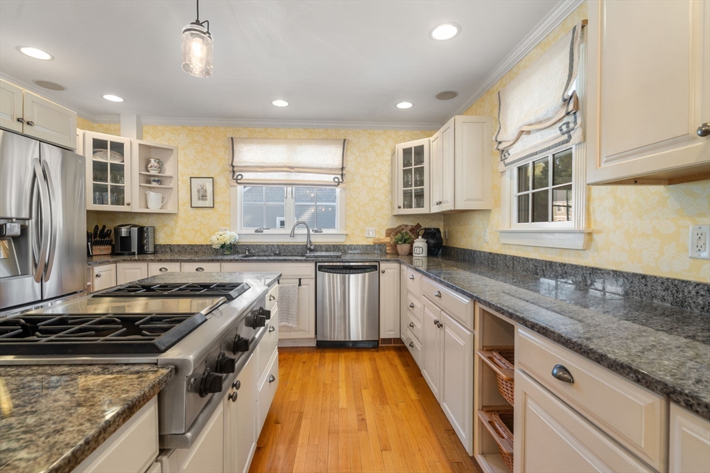 48 Patton Road Wellesley, MA 02482 - Photo 7 of 34