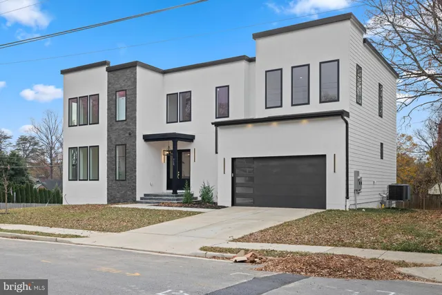 $2,485,000 | 719 Meadow Lane Southwest, Vienna, VA 22180