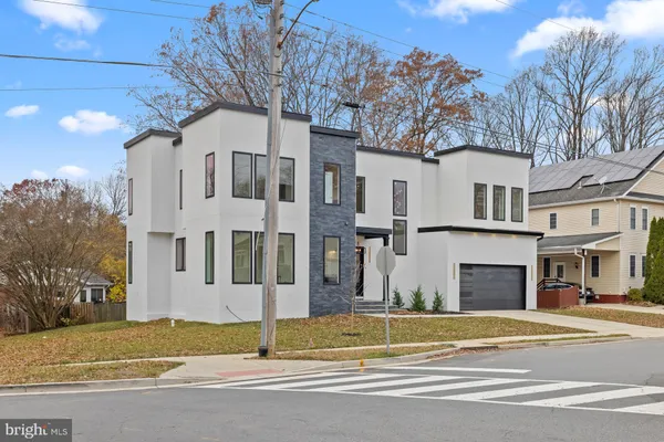 $2,485,000 | 719 Meadow Lane Southwest, Vienna, VA 22180