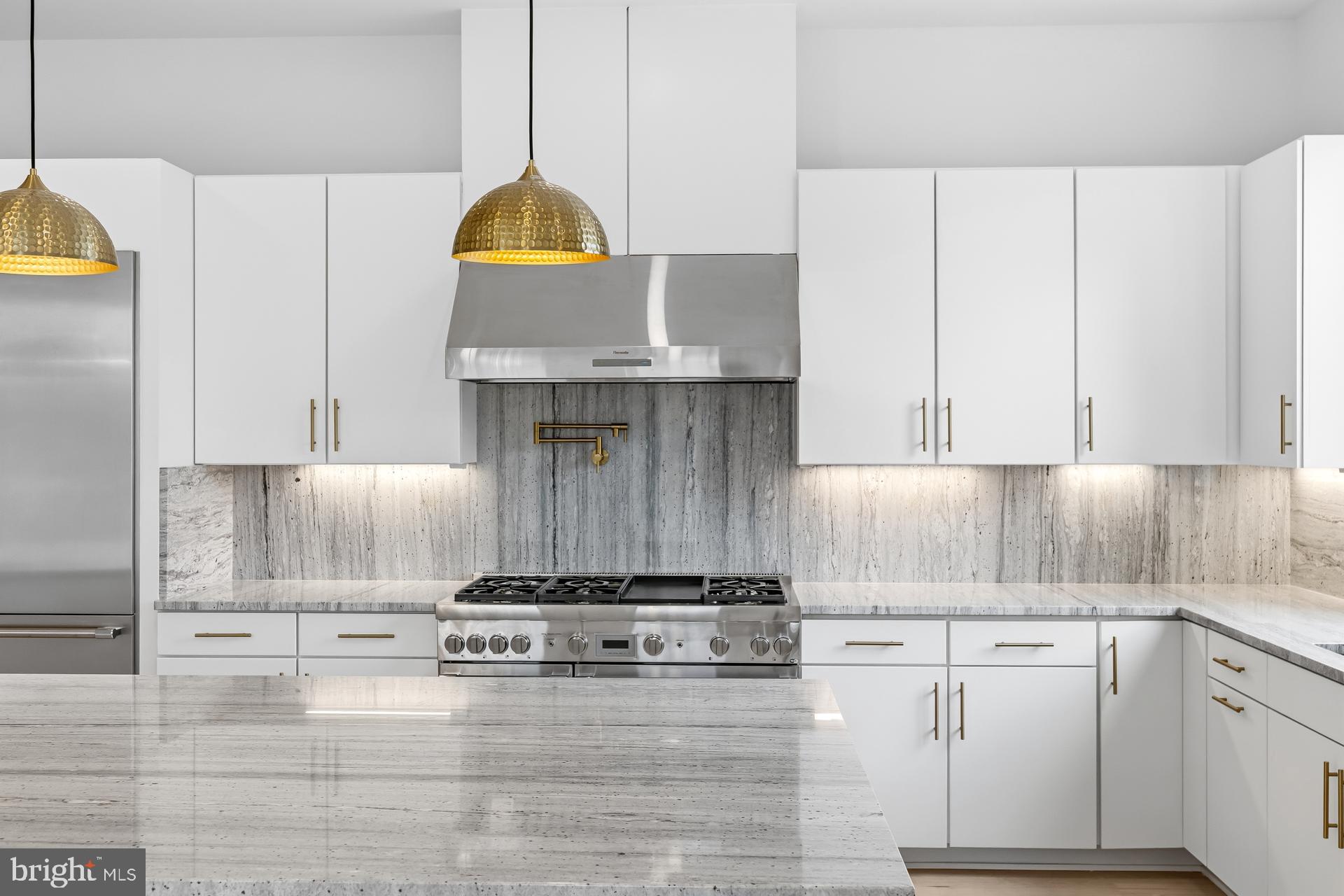 719 Meadow Lane Southwest Vienna, VA 22180 - Photo 12 of 118