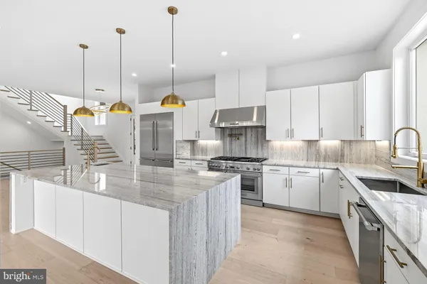 $2,485,000 | 719 Meadow Lane Southwest, Vienna, VA 22180