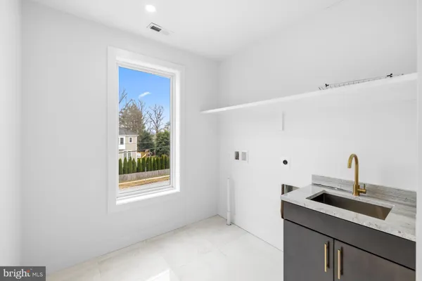 $2,485,000 | 719 Meadow Lane Southwest, Vienna, VA 22180