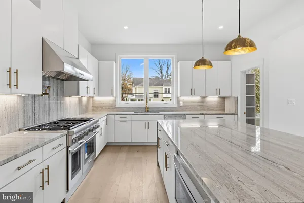 $2,485,000 | 719 Meadow Lane Southwest, Vienna, VA 22180