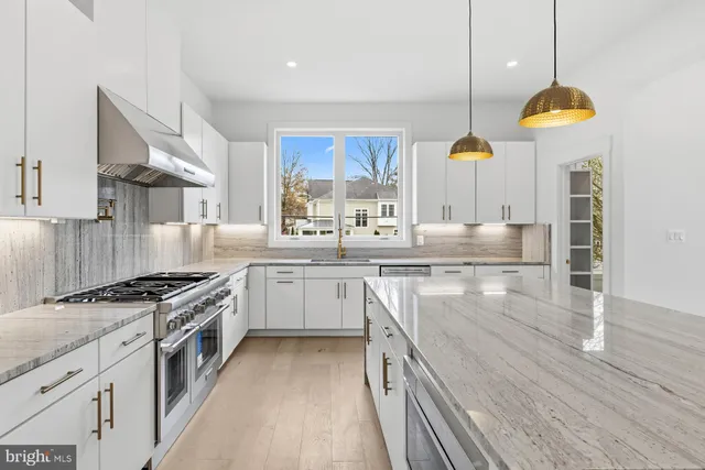 $2,485,000 | 719 Meadow Lane Southwest, Vienna, VA 22180