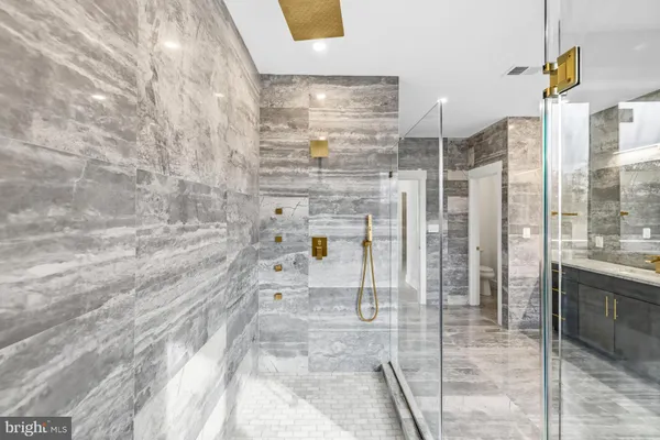 $2,485,000 | 719 Meadow Lane Southwest, Vienna, VA 22180