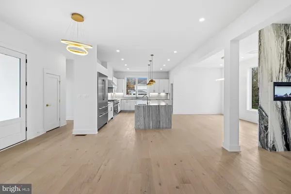 $2,485,000 | 719 Meadow Lane Southwest, Vienna, VA 22180