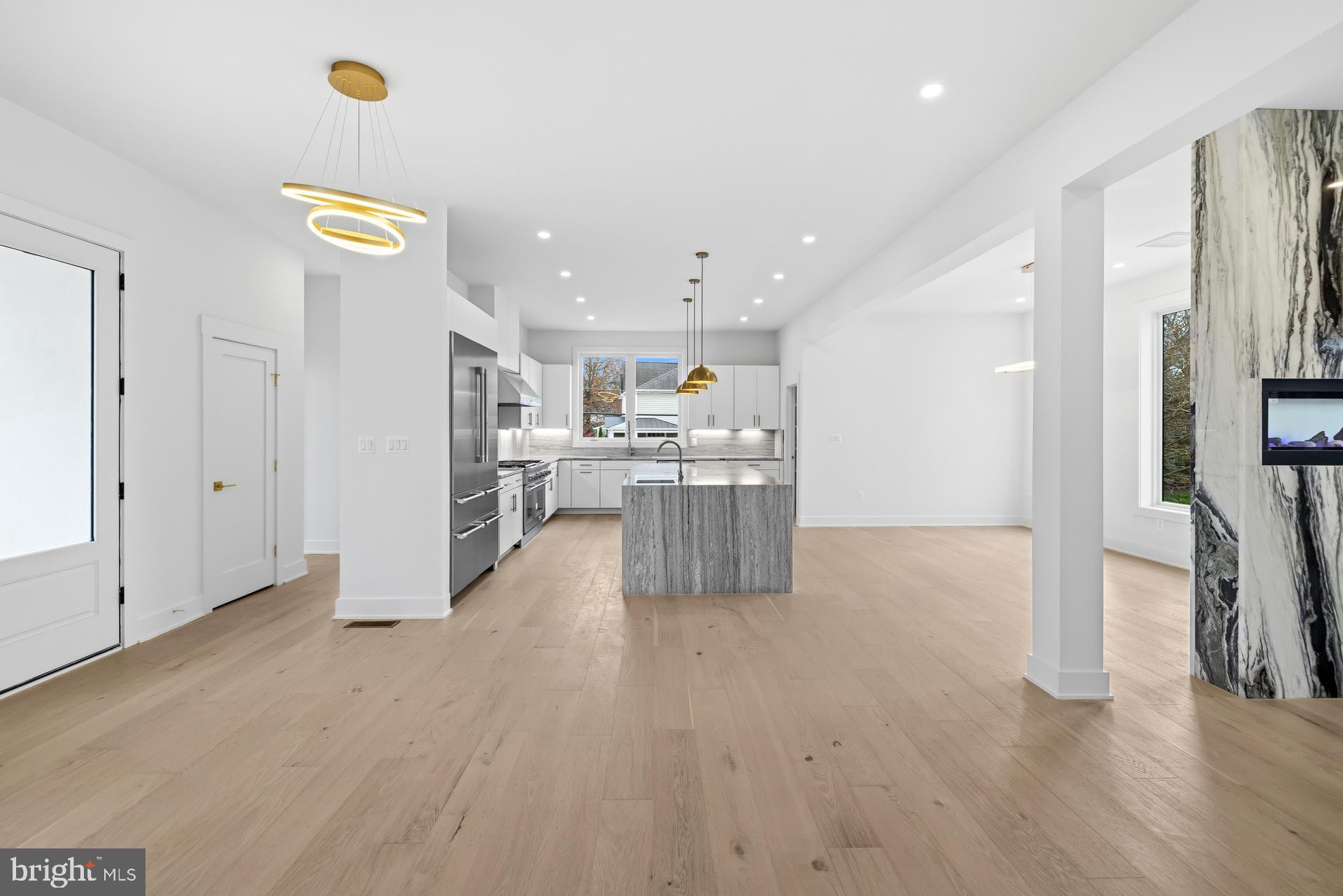 719 Meadow Lane Southwest Vienna, VA 22180 - Photo 7 of 118