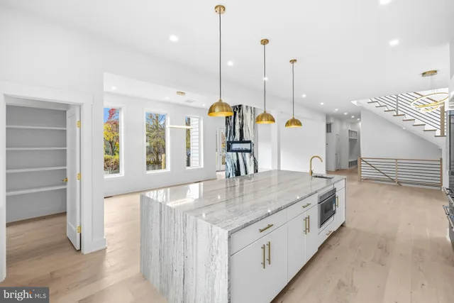 $2,485,000 | 719 Meadow Lane Southwest, Vienna, VA 22180