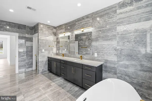 $2,485,000 | 719 Meadow Lane Southwest, Vienna, VA 22180