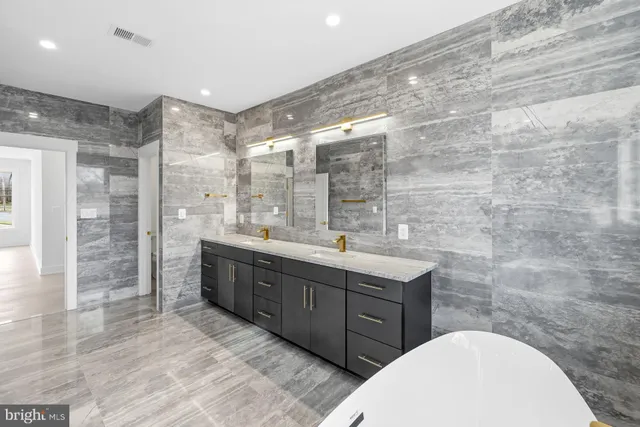 $2,485,000 | 719 Meadow Lane Southwest, Vienna, VA 22180