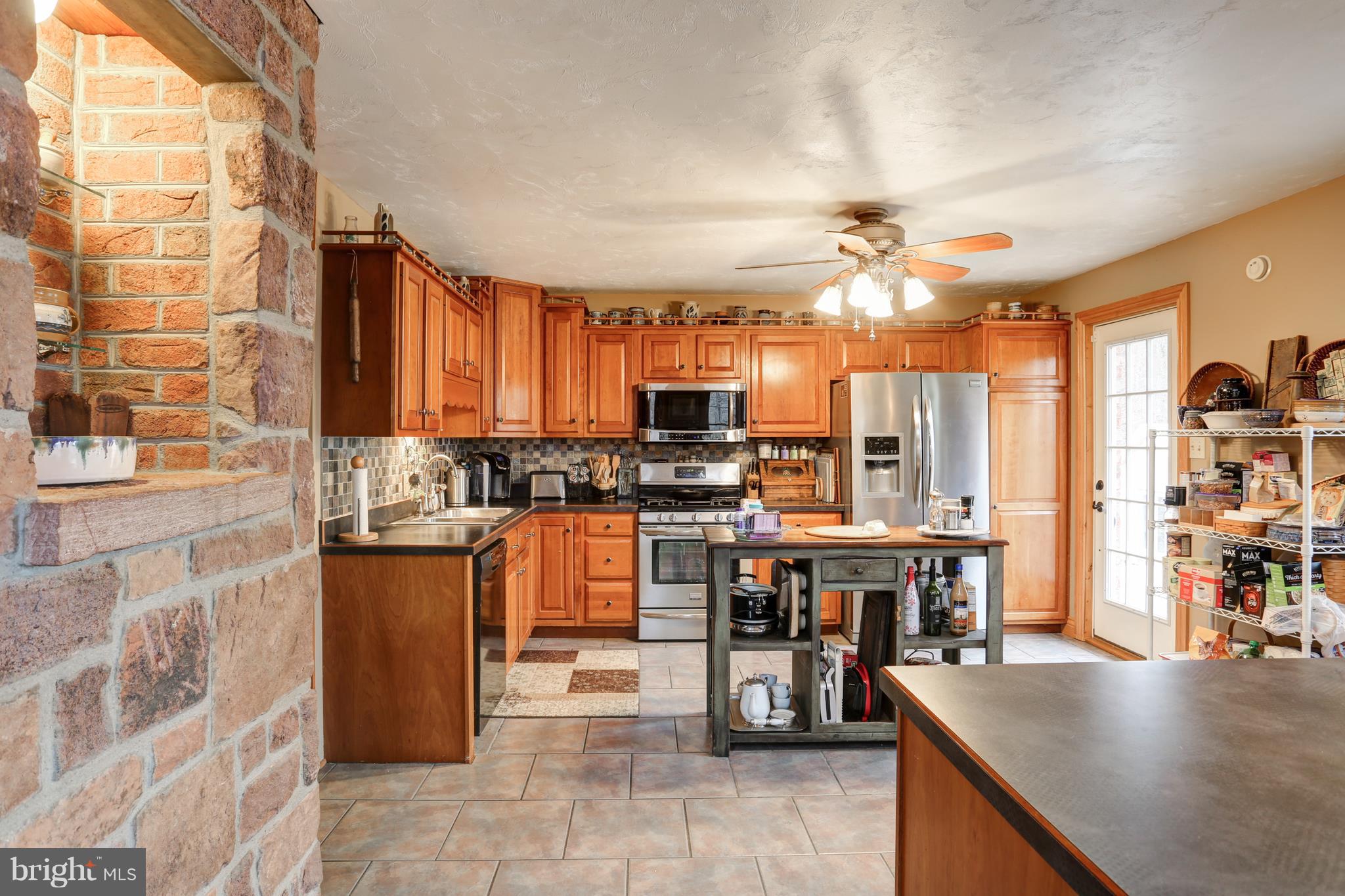 195 Pickett Road Dover, PA 17315 - Photo 11 of 50 Gallery Image 11