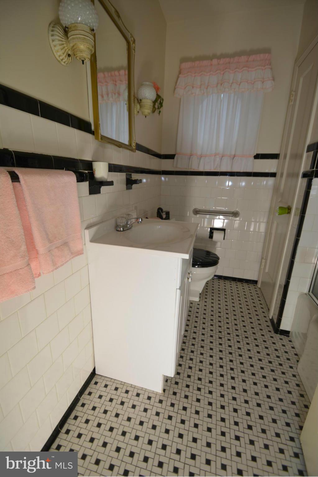251 Gralan Road Baltimore, MD 21228 - Photo 11 of 24 Bath