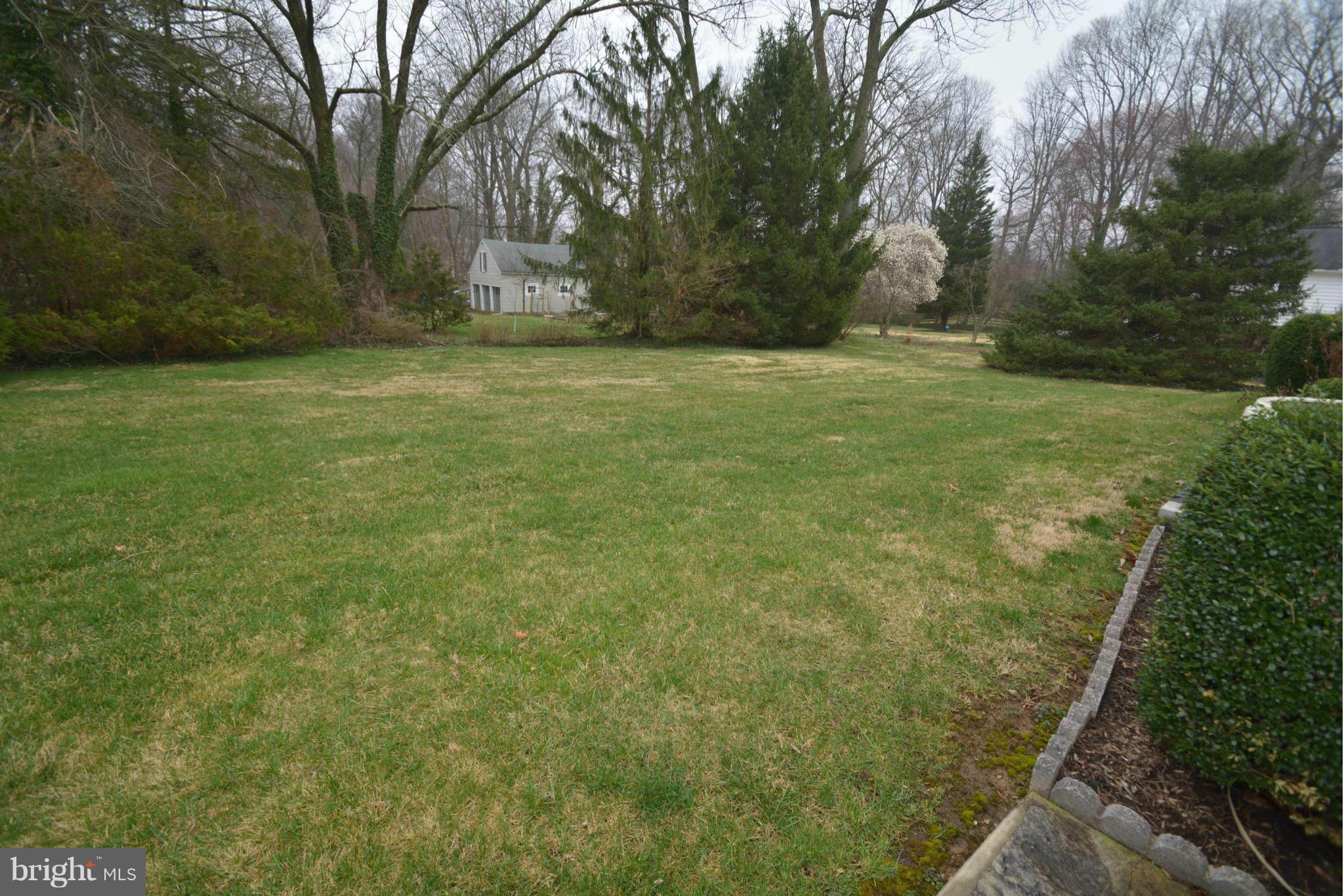 251 Gralan Road Baltimore, MD 21228 - Photo 4 of 24 Large level back yard