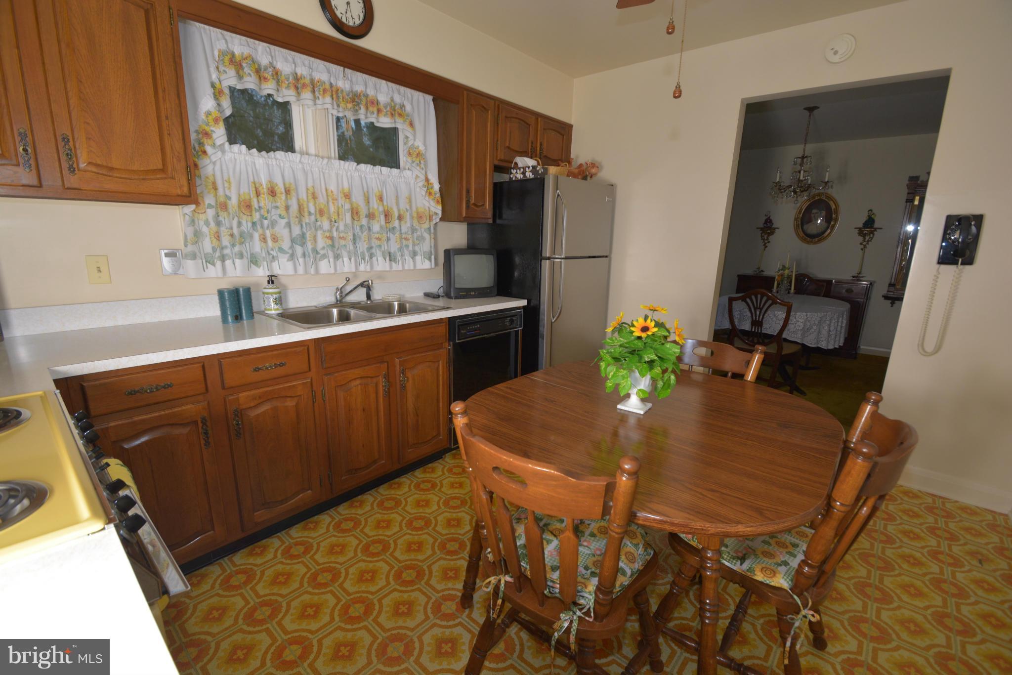 251 Gralan Road Baltimore, MD 21228 - Photo 9 of 24 Sunny eat-in Kitchen