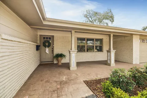$699,000 | 9829 Pine Lake Drive, Houston, TX 77055