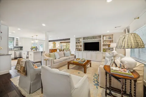 $699,000 | 9829 Pine Lake Drive, Houston, TX 77055