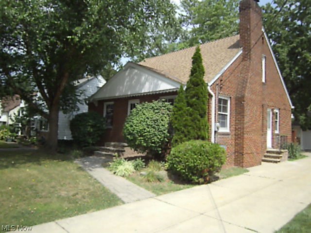 1131 Irene Road Cleveland, OH 44124 - Photo 2 of 15