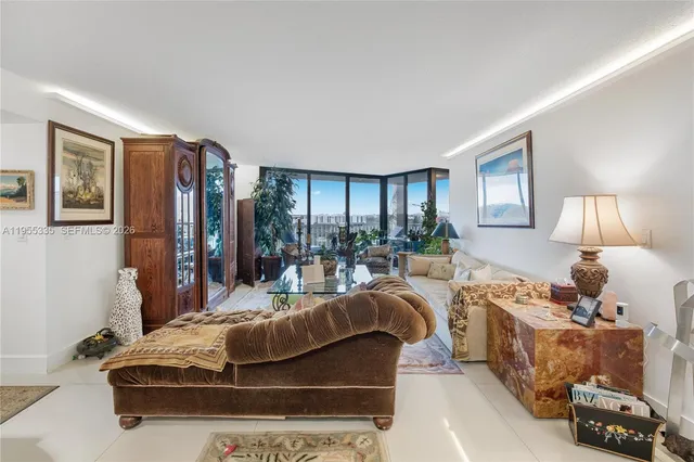 $435,000 | 1000 Quayside Terrace, Unit 1107, Miami, FL 33138
