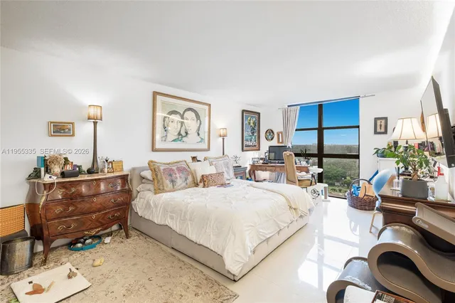 $435,000 | 1000 Quayside Terrace, Unit 1107, Miami, FL 33138