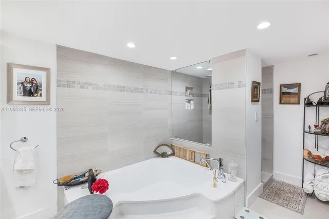 $435,000 | 1000 Quayside Terrace, Unit 1107, Miami, FL 33138