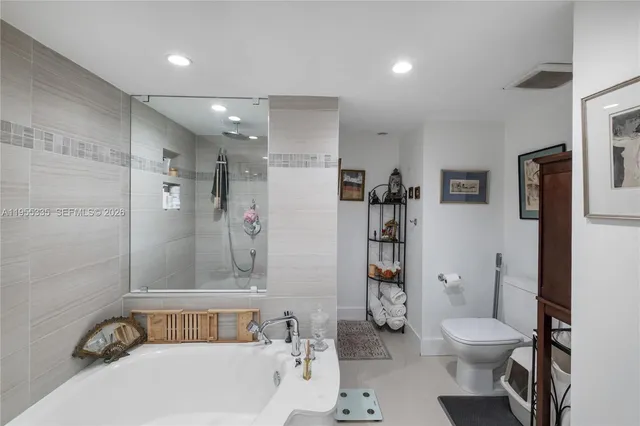 $435,000 | 1000 Quayside Terrace, Unit 1107, Miami, FL 33138