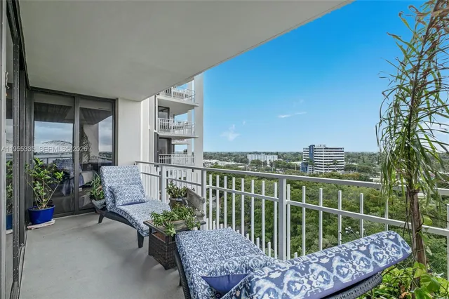 $435,000 | 1000 Quayside Terrace, Unit 1107, Miami, FL 33138