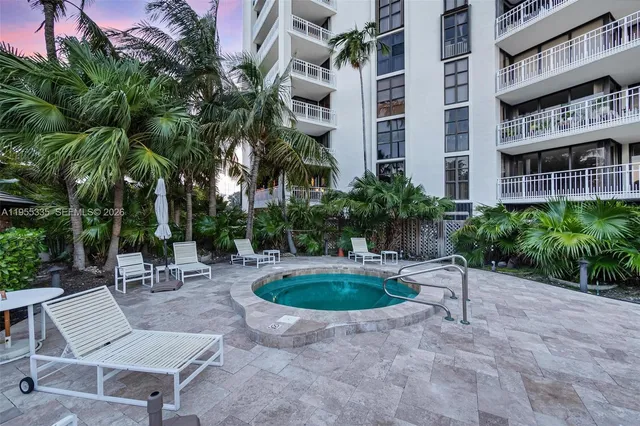 $435,000 | 1000 Quayside Terrace, Unit 1107, Miami, FL 33138