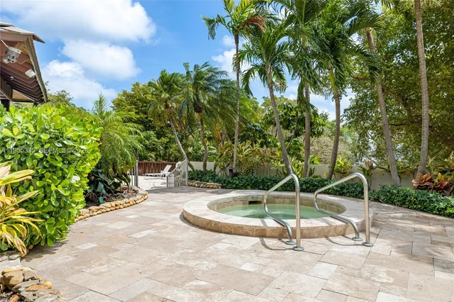 $435,000 | 1000 Quayside Terrace, Unit 1107, Miami, FL 33138