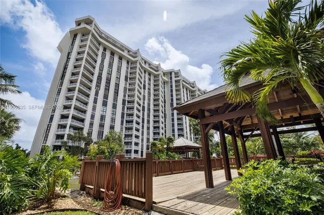 $435,000 | 1000 Quayside Terrace, Unit 1107, Miami, FL 33138