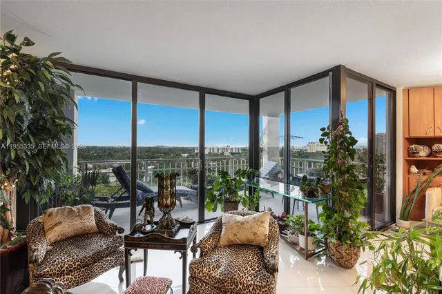 $435,000 | 1000 Quayside Terrace, Unit 1107, Miami, FL 33138