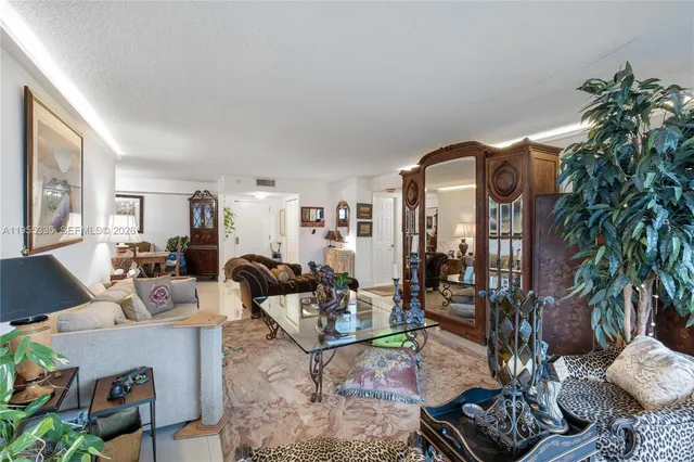 $435,000 | 1000 Quayside Terrace, Unit 1107, Miami, FL 33138