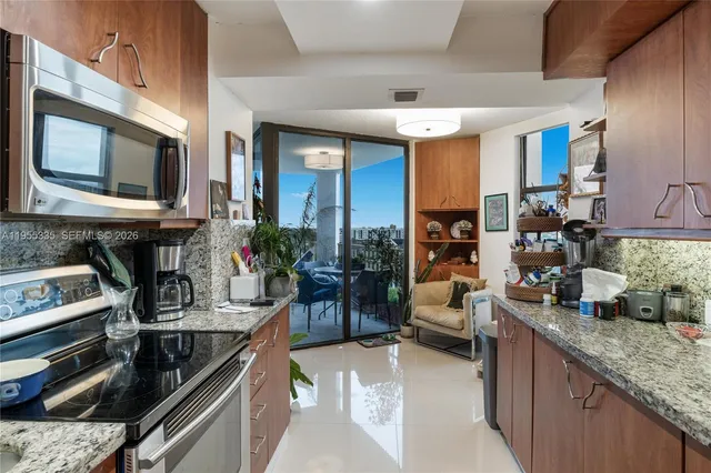$435,000 | 1000 Quayside Terrace, Unit 1107, Miami, FL 33138