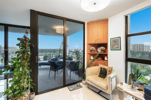 $435,000 | 1000 Quayside Terrace, Unit 1107, Miami, FL 33138