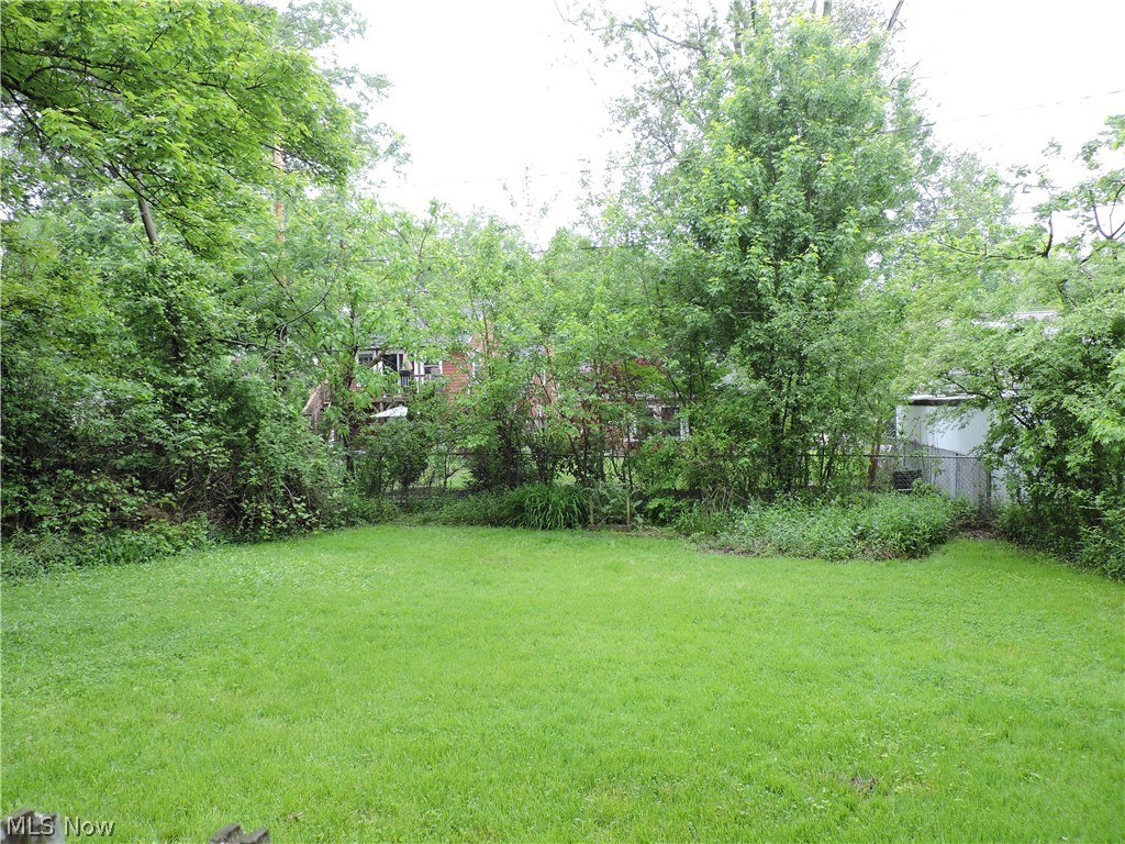 24208 Bruce Road Bay Village, OH 44140 - Photo 5 of 32