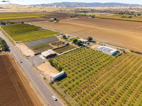 $3,950,000 | 2017 Walnut Boulevard, Brentwood, CA 94513