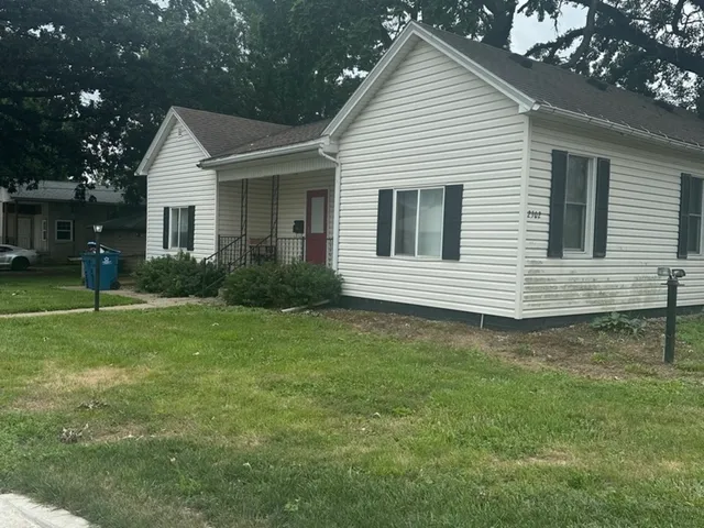 a view of a house with a yard