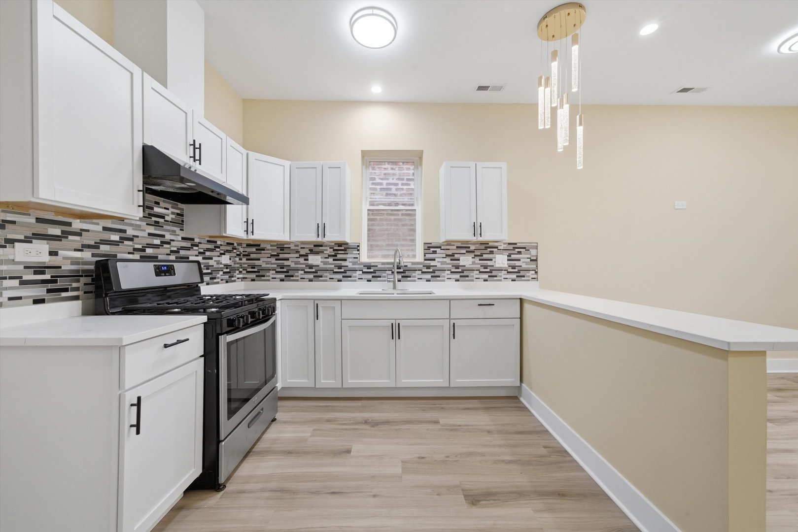 4532 West Maypole Avenue Chicago, IL 60624 - Photo 7 of 33 Gallery Image 7