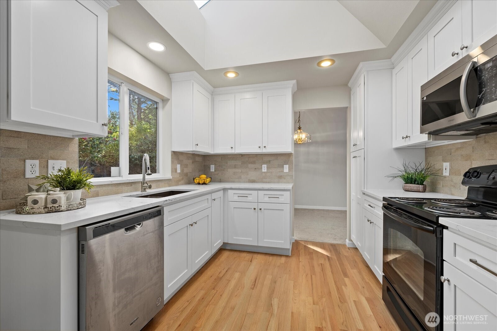 4906 Northeast 19th Court Renton, WA 98059 - Photo 10 of 40 Gallery Image 10