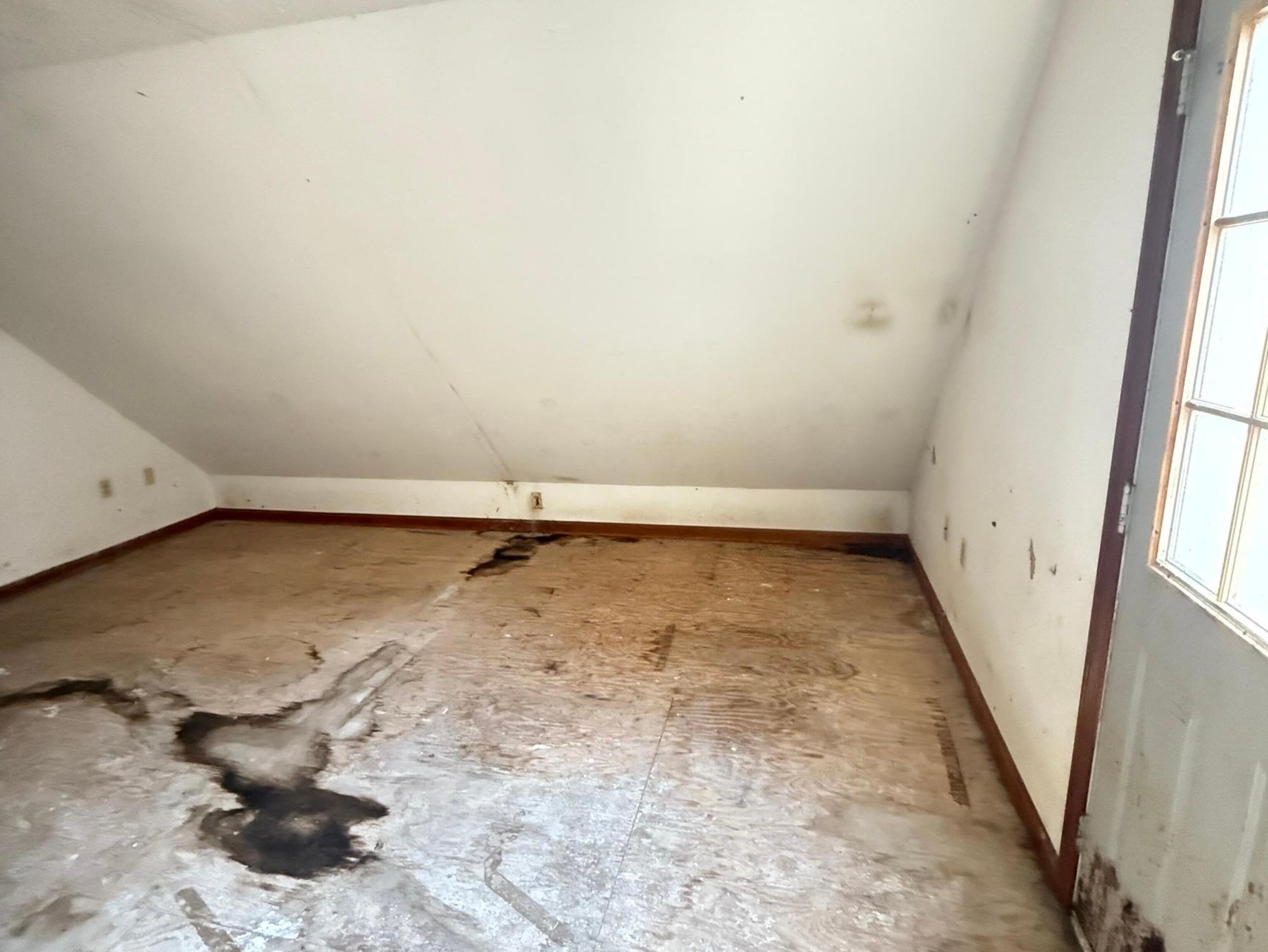 41 Delphi Road Stafford, CT 06076 - Photo 12 of 16 an empty room with a bench