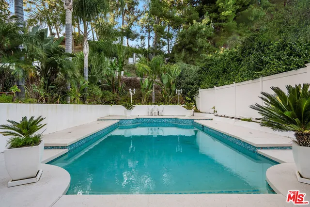 a view of yard from a balcony
