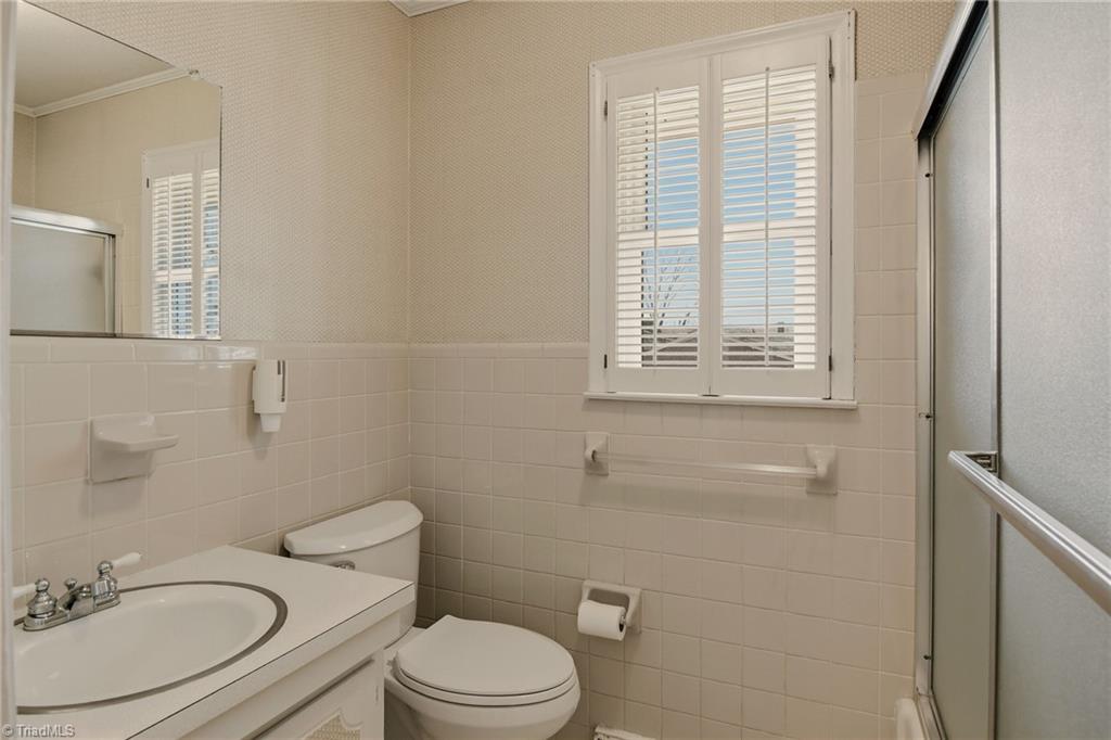 4325 Witherow Road Winston-Salem, NC 27106 - Photo 24 of 38 Hall bathroom