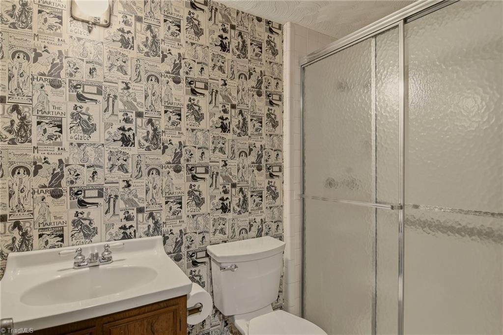 4325 Witherow Road Winston-Salem, NC 27106 - Photo 26 of 38 Full Bathroom downstairs