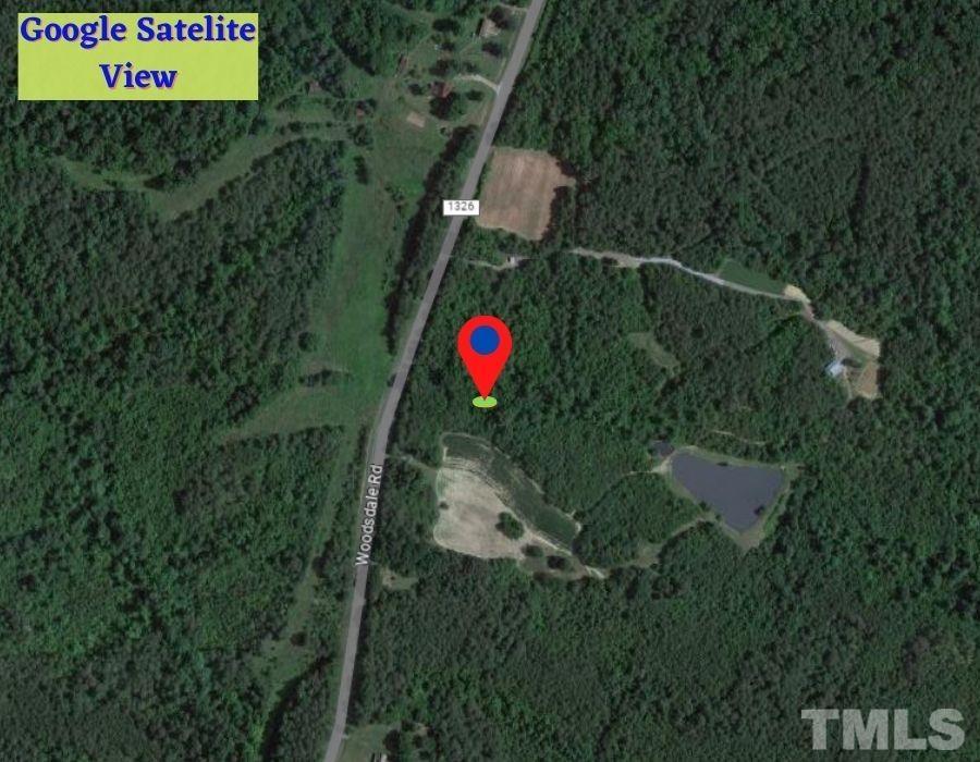 a view of a back yard