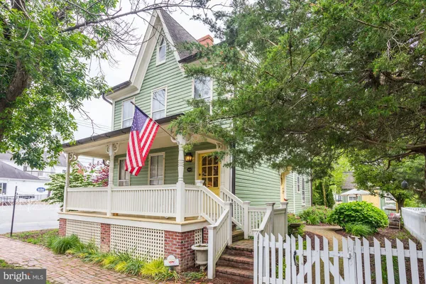 a view of house with a outdoor space