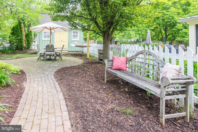 a view of a chair and table in the backyard