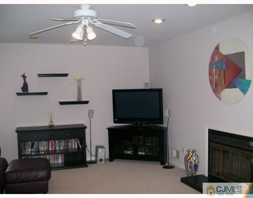 8 Drake Road Hillsborough, NJ 08844 - Photo 5 of 10 Gallery Image 5