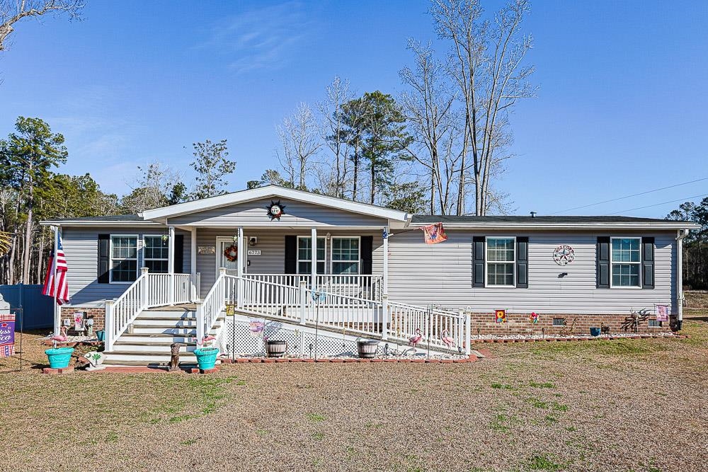 6773 Hampton Road Conway, SC 29527 - Photo 4 of 39 Modular home with a front porch, a front lawn, crawl space, and stairway with ramp