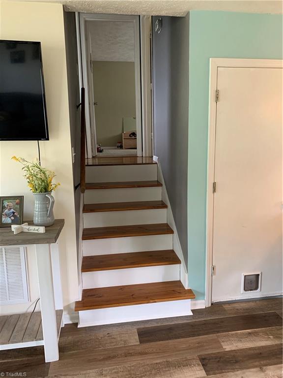 152 Oak Ridge Court Mount Airy, NC 27030 - Photo 8 of 28 Gallery Image 8